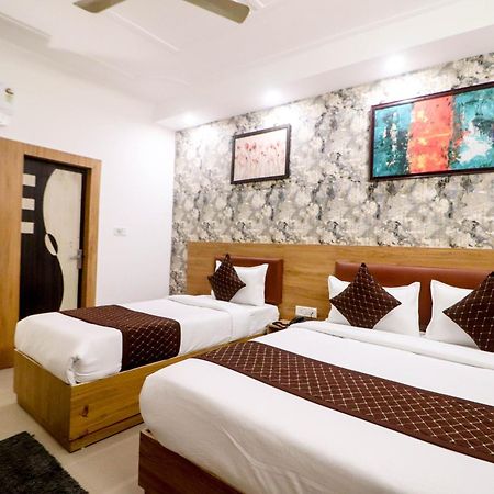 Hotel Vvs Near Delhi Airport نيودلهي المظهر الخارجي الصورة