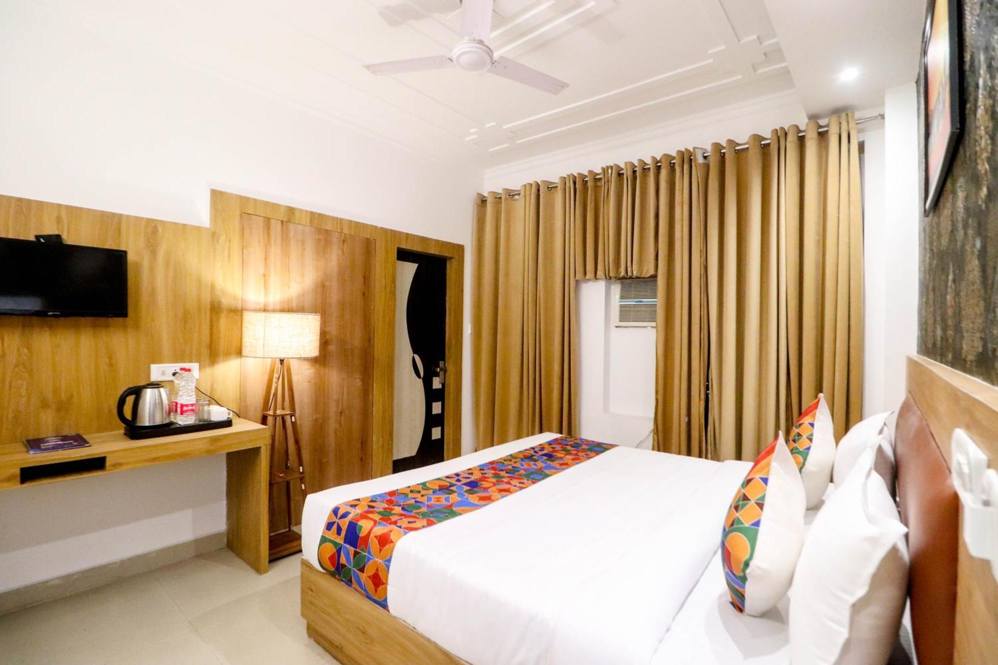 Hotel Vvs Near Delhi Airport نيودلهي المظهر الخارجي الصورة