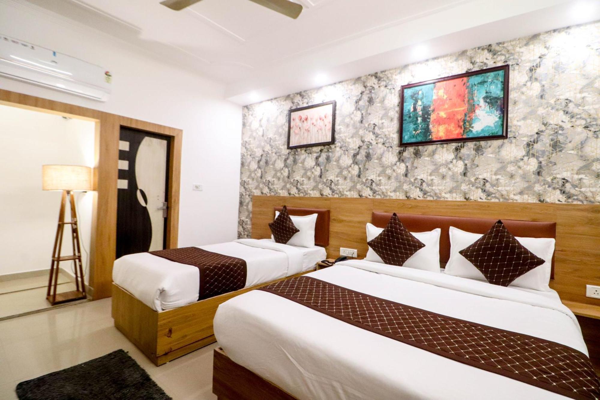Hotel Vvs Near Delhi Airport نيودلهي المظهر الخارجي الصورة