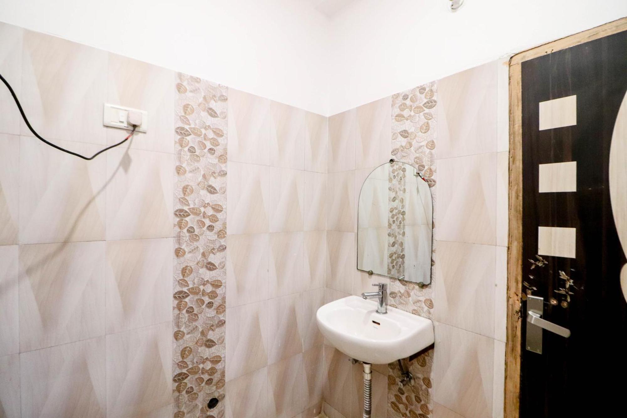 Hotel Vvs Near Delhi Airport نيودلهي المظهر الخارجي الصورة