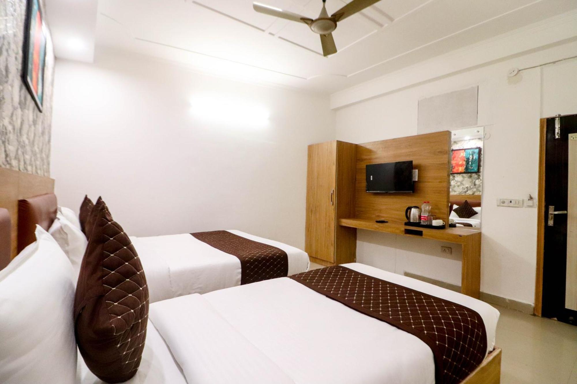 Hotel Vvs Near Delhi Airport نيودلهي المظهر الخارجي الصورة