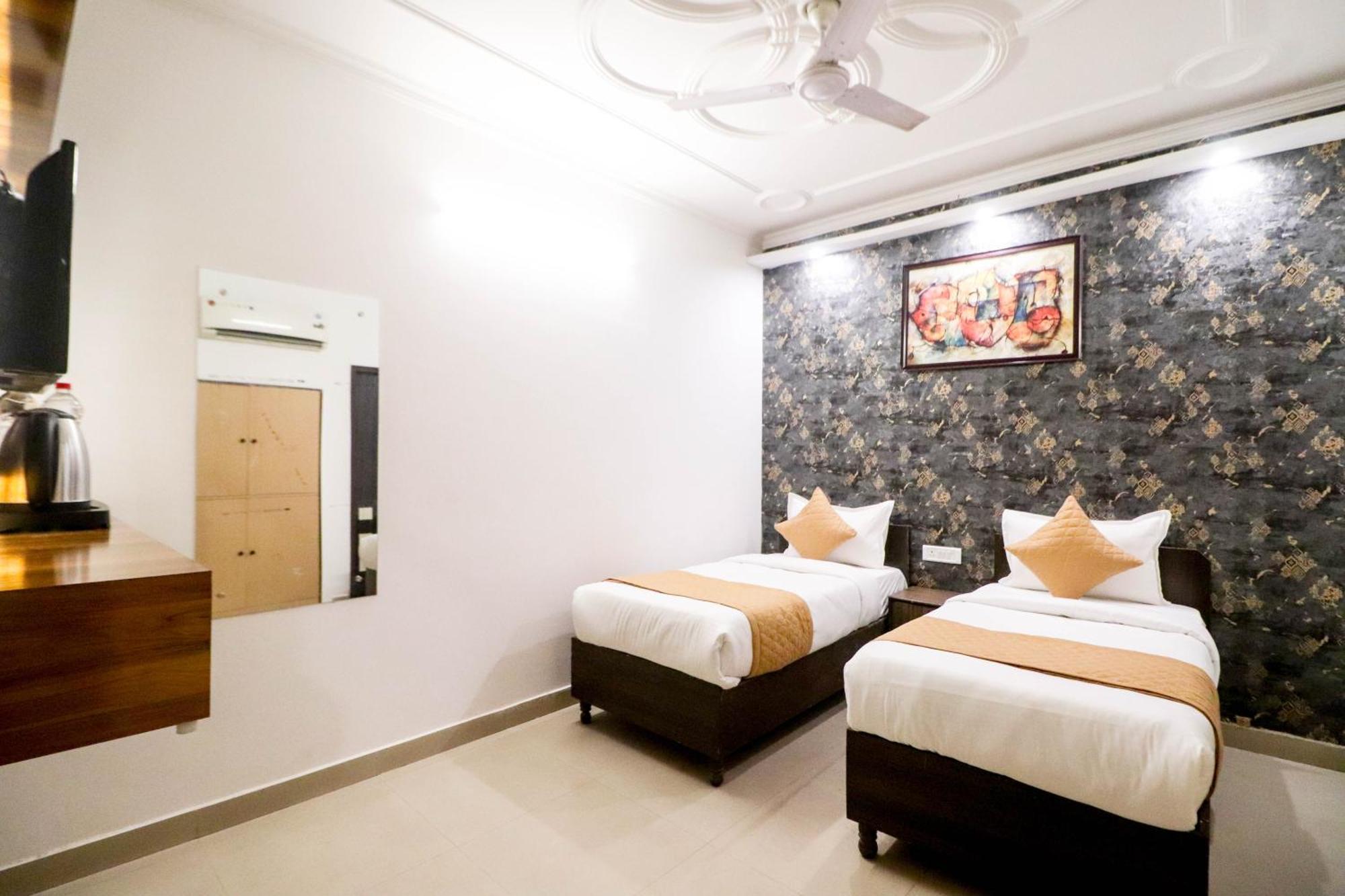 Hotel Vvs Near Delhi Airport نيودلهي المظهر الخارجي الصورة