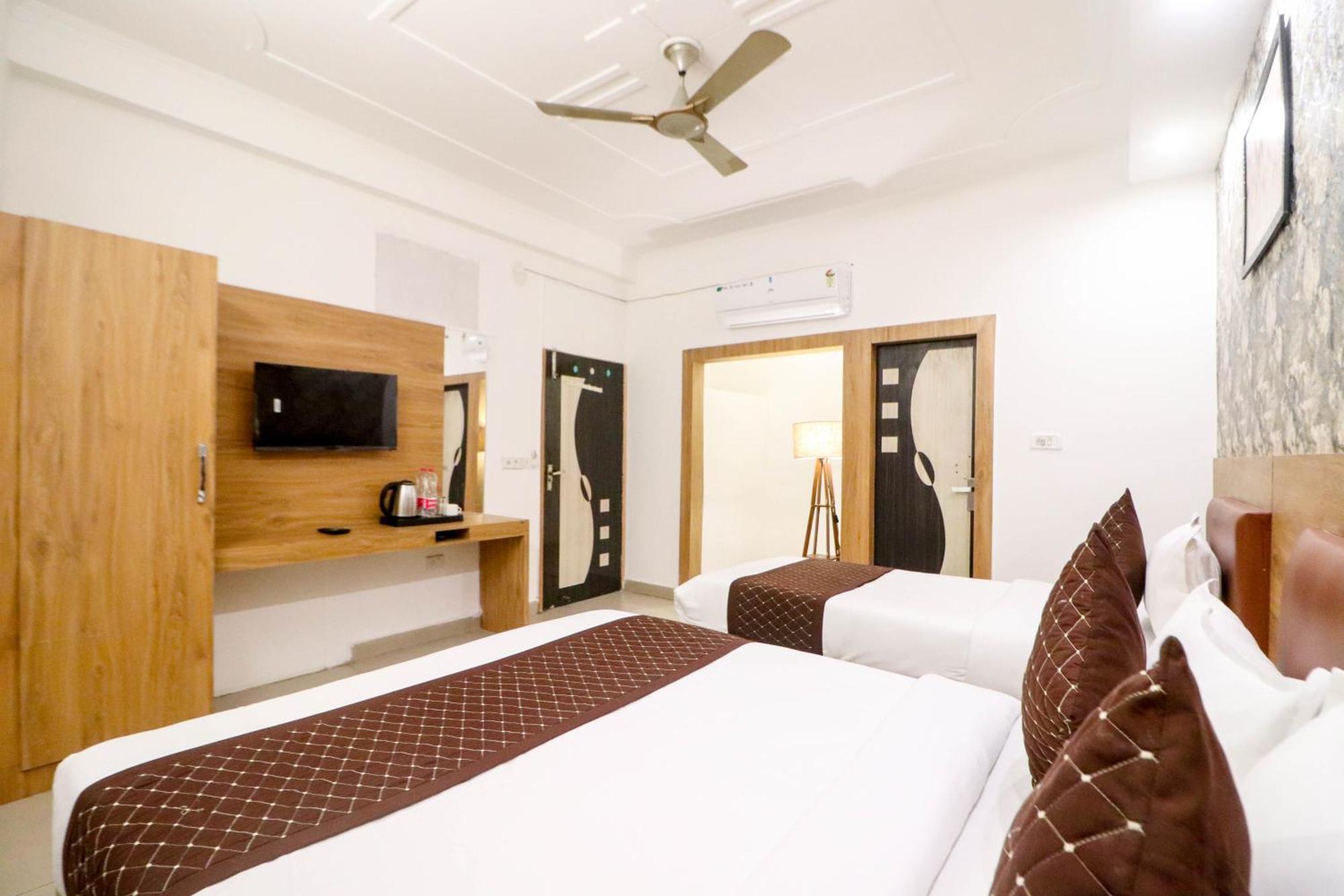 Hotel Vvs Near Delhi Airport نيودلهي المظهر الخارجي الصورة