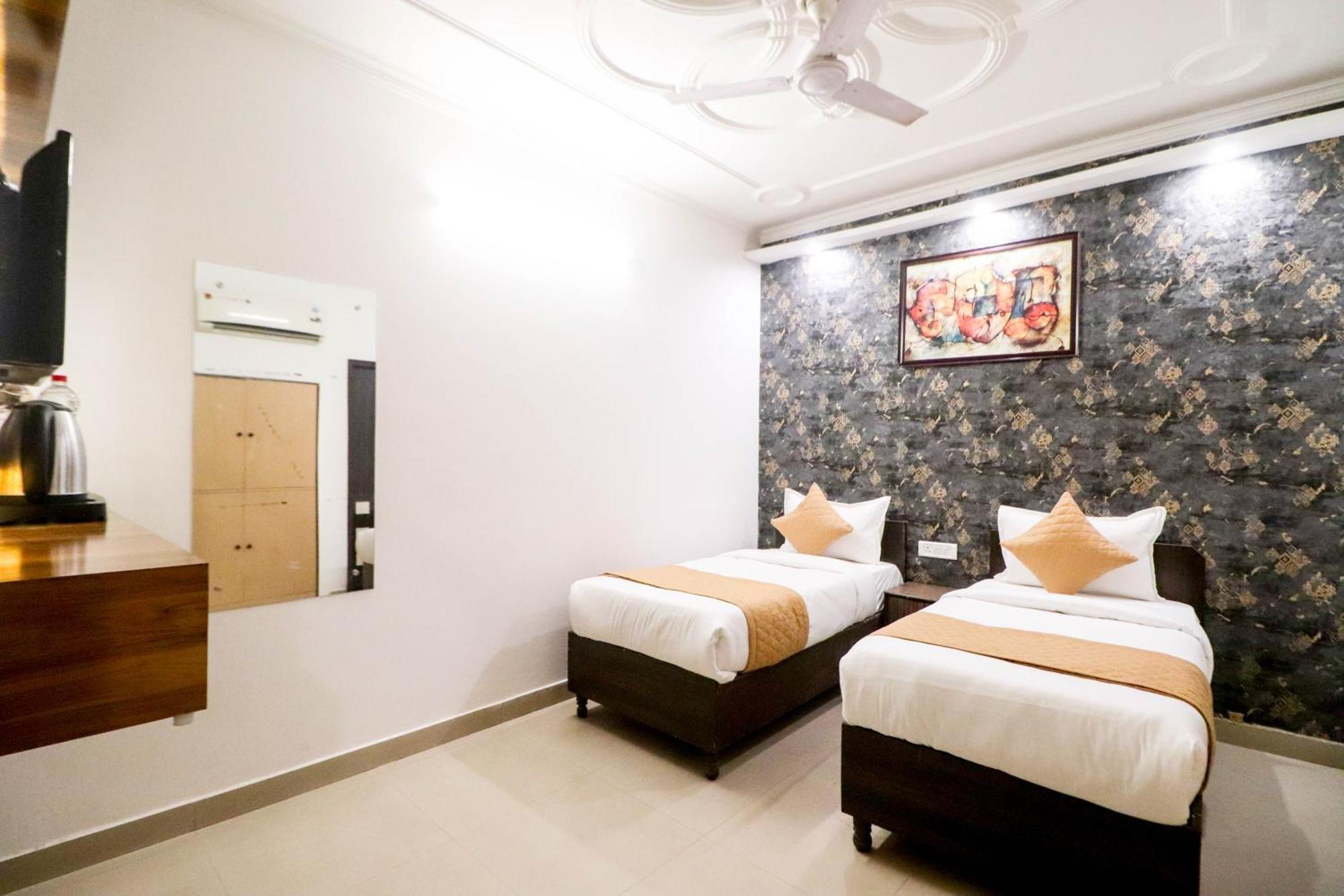 Hotel Vvs Near Delhi Airport نيودلهي المظهر الخارجي الصورة