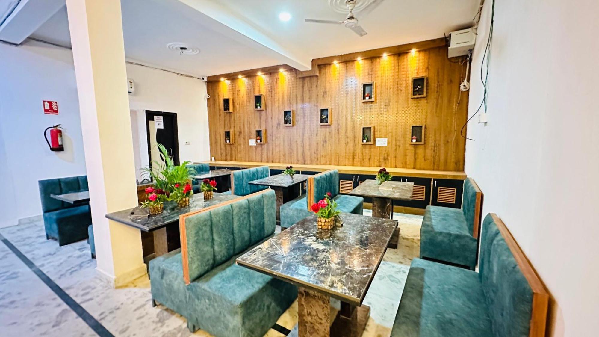 Hotel Vvs Near Delhi Airport نيودلهي المظهر الخارجي الصورة