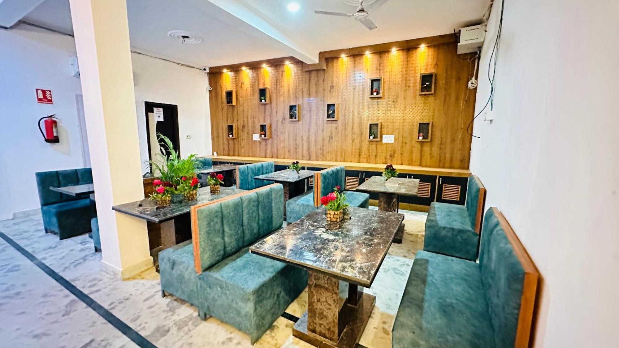 Hotel Vvs Near Delhi Airport نيودلهي المظهر الخارجي الصورة