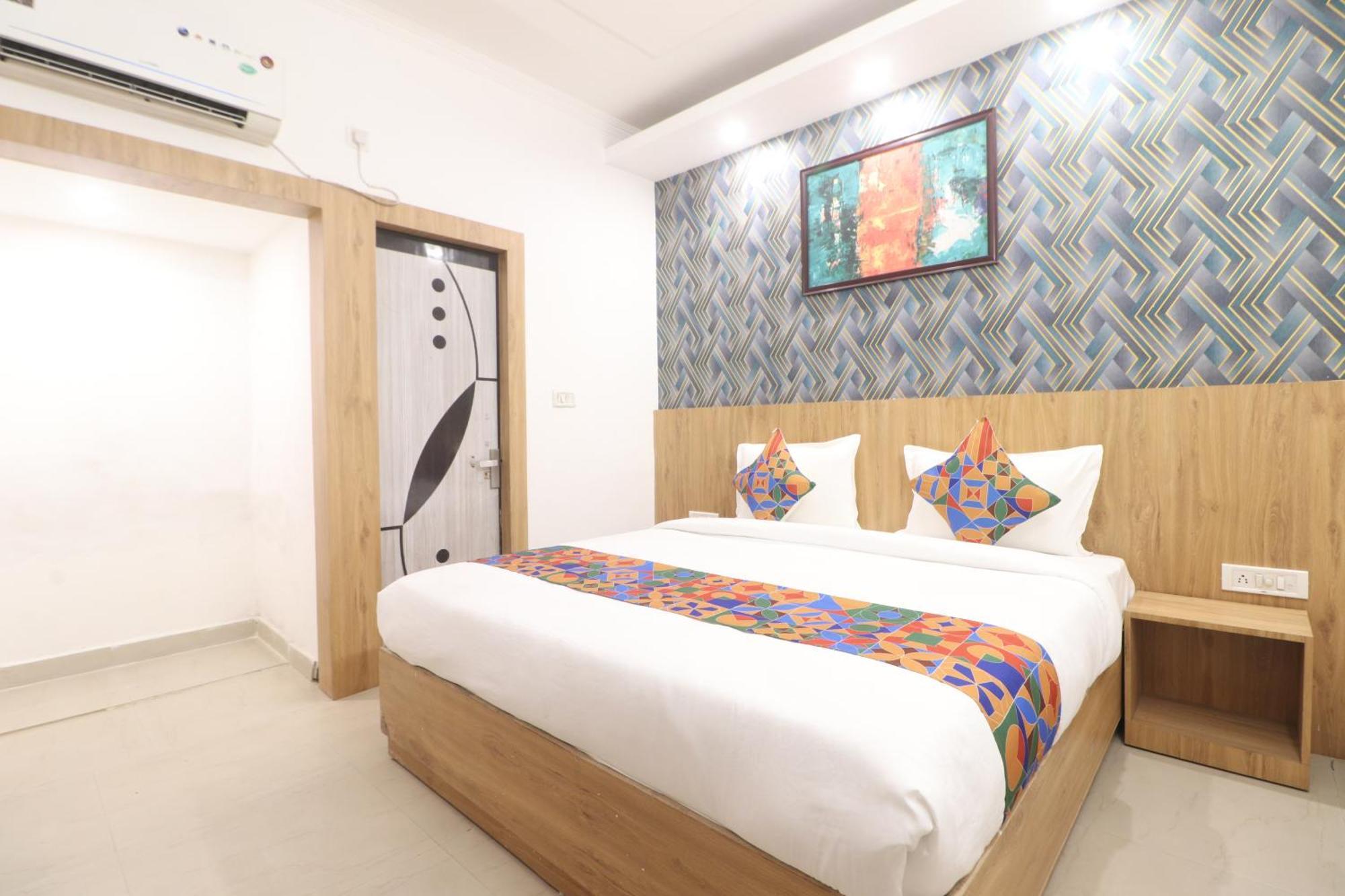 Hotel Vvs Near Delhi Airport نيودلهي المظهر الخارجي الصورة